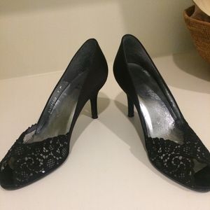 Beautiful Stuart Weitzmen Chantelle Evening Pumps